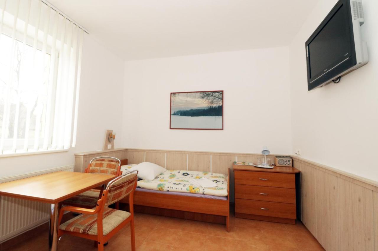 Hotel Penzion Hurka Dolni Libchavy Exterior foto