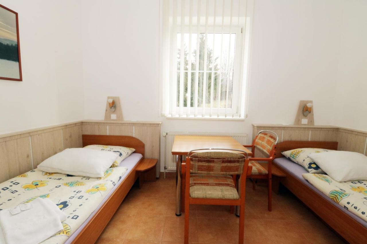 Hotel Penzion Hurka Dolni Libchavy Exterior foto