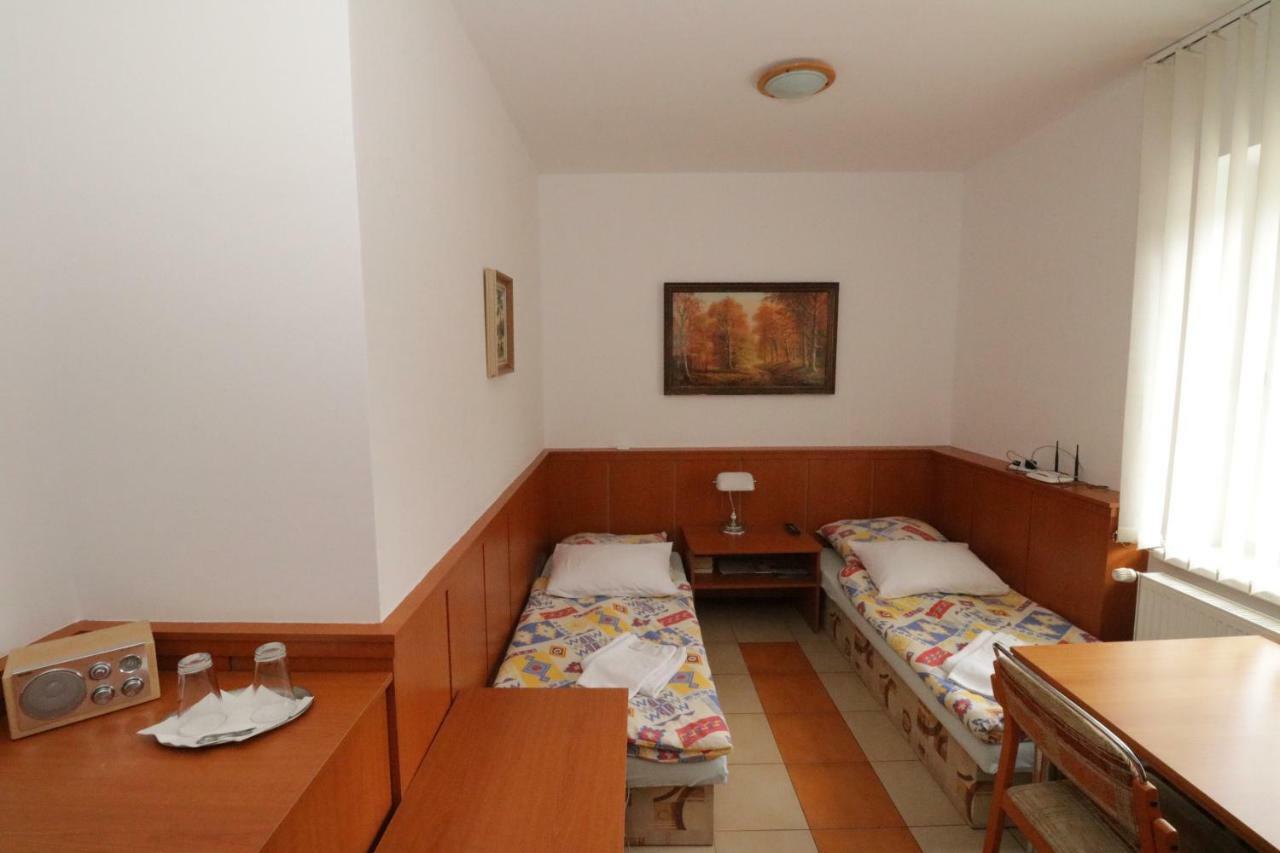 Hotel Penzion Hurka Dolni Libchavy Exterior foto