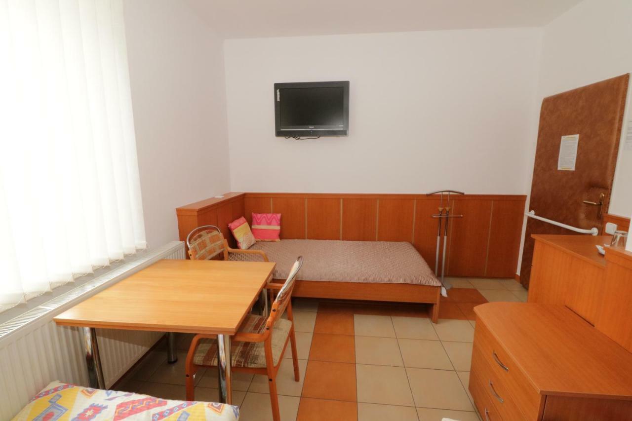 Hotel Penzion Hurka Dolni Libchavy Exterior foto