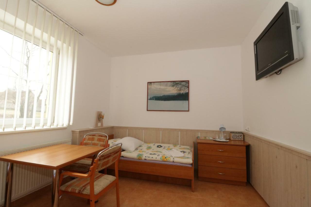 Hotel Penzion Hurka Dolni Libchavy Exterior foto