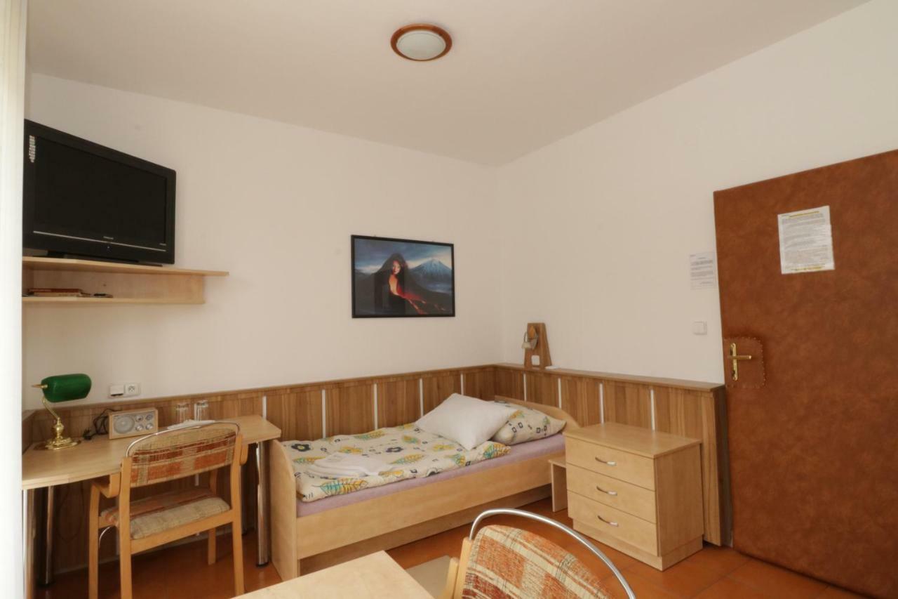 Hotel Penzion Hurka Dolni Libchavy Exterior foto