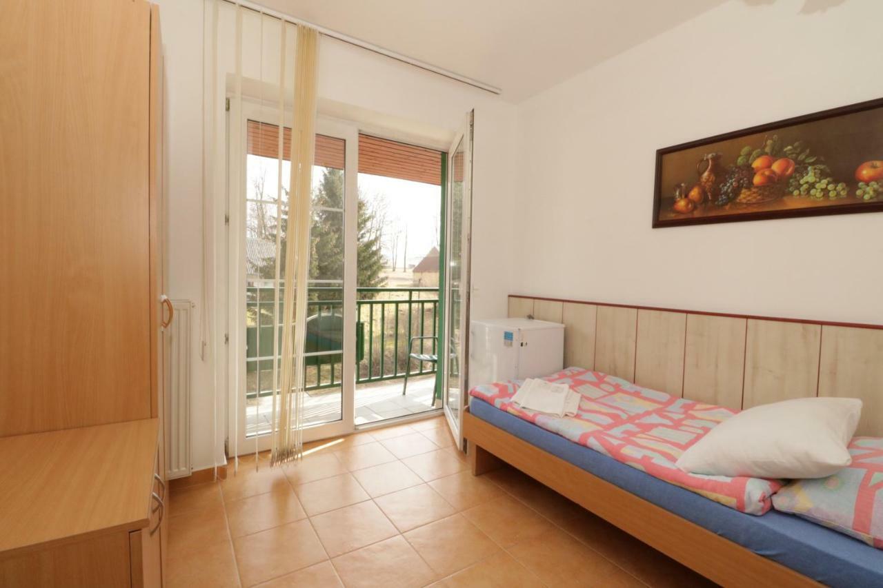 Hotel Penzion Hurka Dolni Libchavy Exterior foto