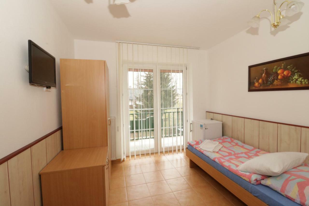Hotel Penzion Hurka Dolni Libchavy Exterior foto