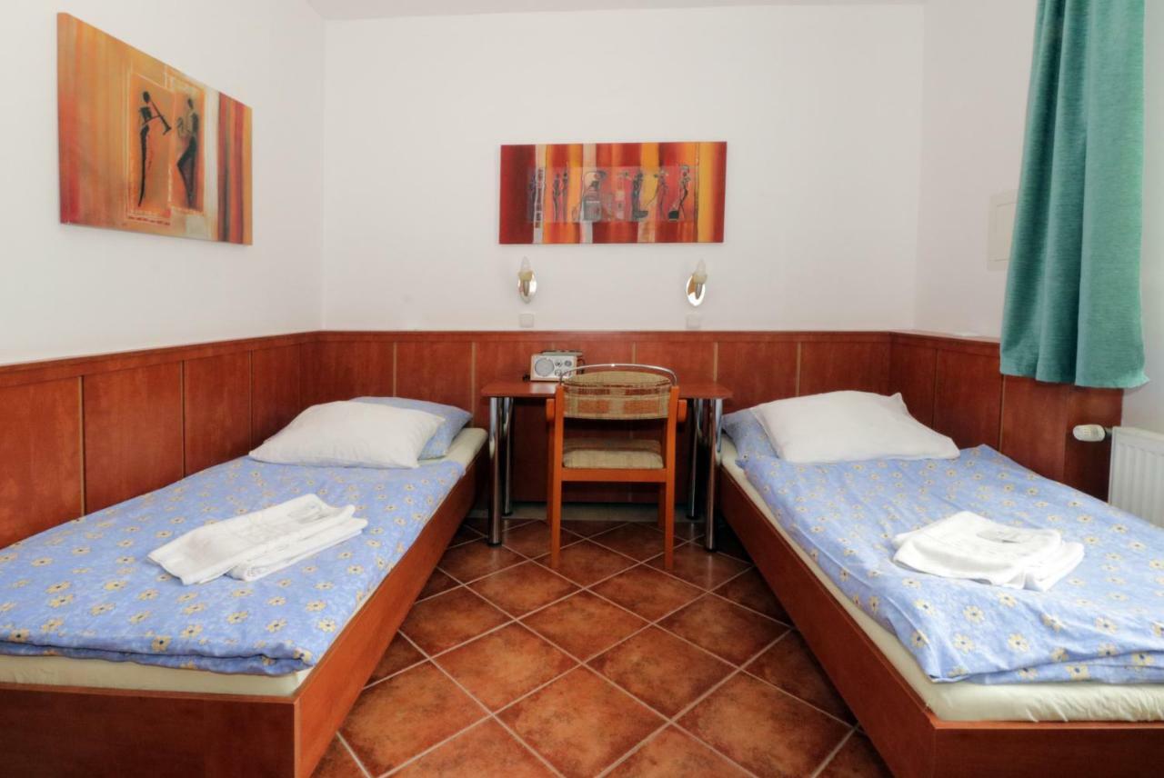 Hotel Penzion Hurka Dolni Libchavy Exterior foto